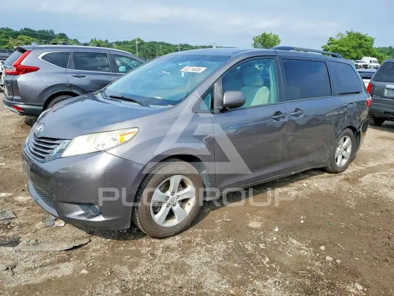 2015 Toyota SIENNA фото