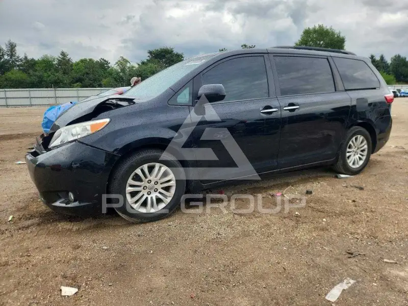 2015 Toyota SIENNA photo