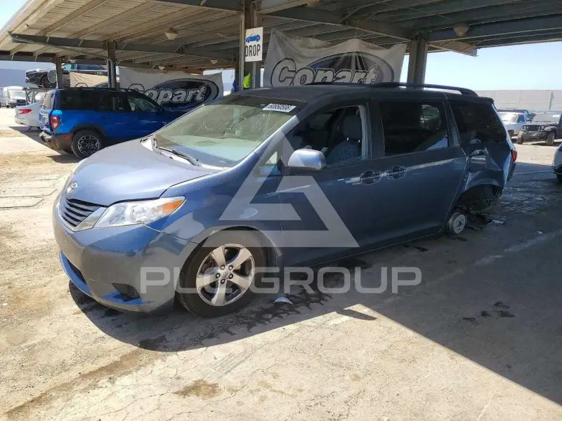 2015 Toyota SIENNA фото