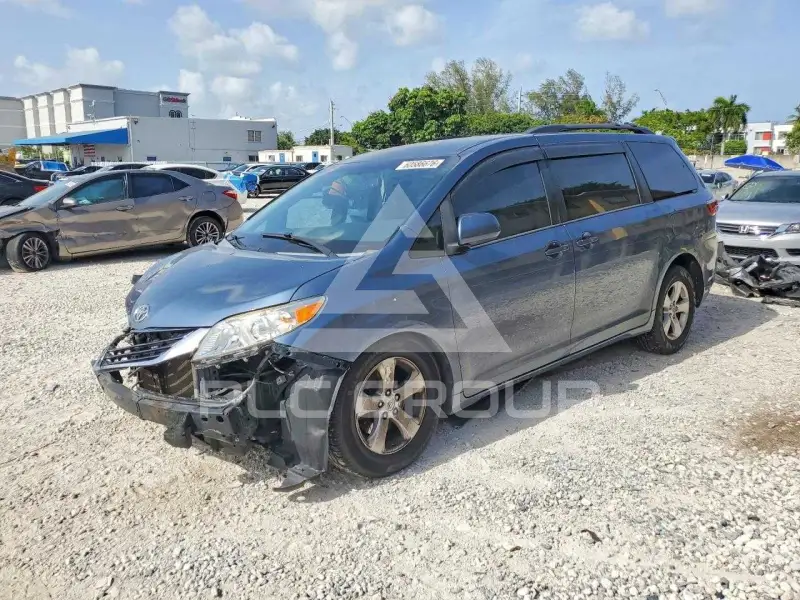2015 Toyota SIENNA фото