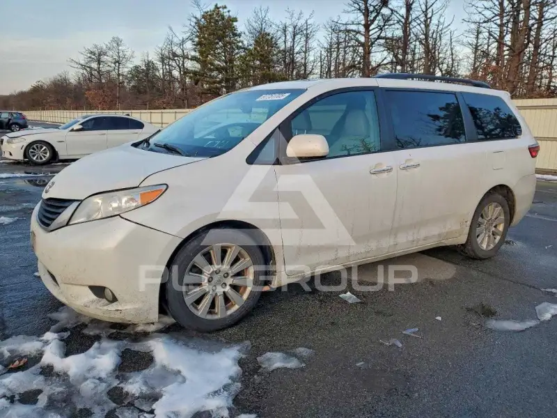 2015 Toyota SIENNA фото