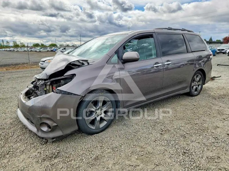 2015 Toyota SIENNA photo