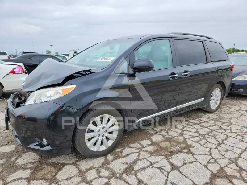 2015 Toyota SIENNA photo
