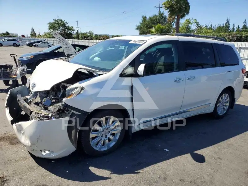 2015 Toyota SIENNA фото