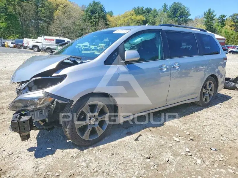 2015 Toyota SIENNA photo