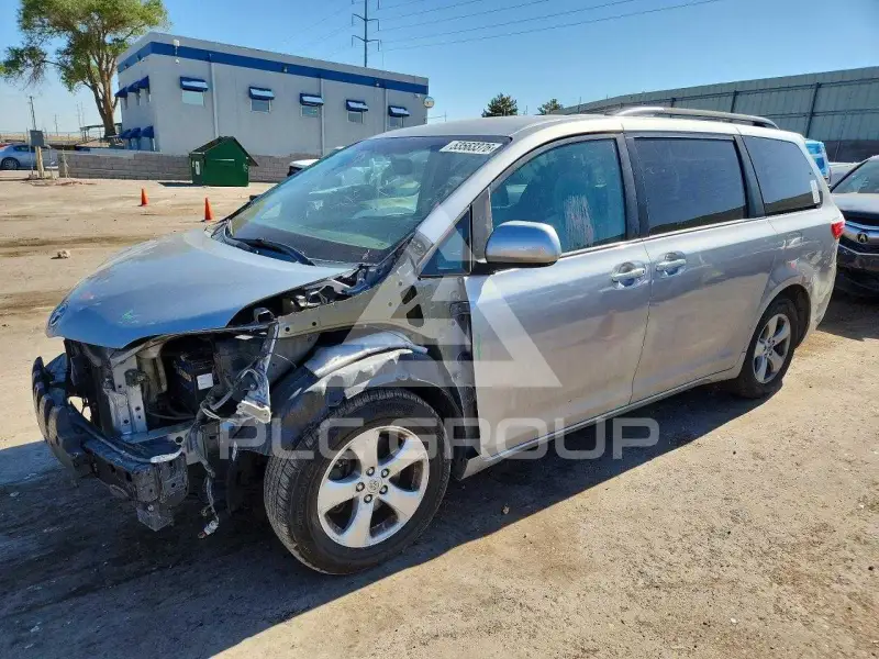 2015 Toyota SIENNA photo