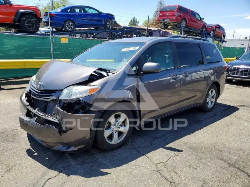 2015 Toyota SIENNA фото