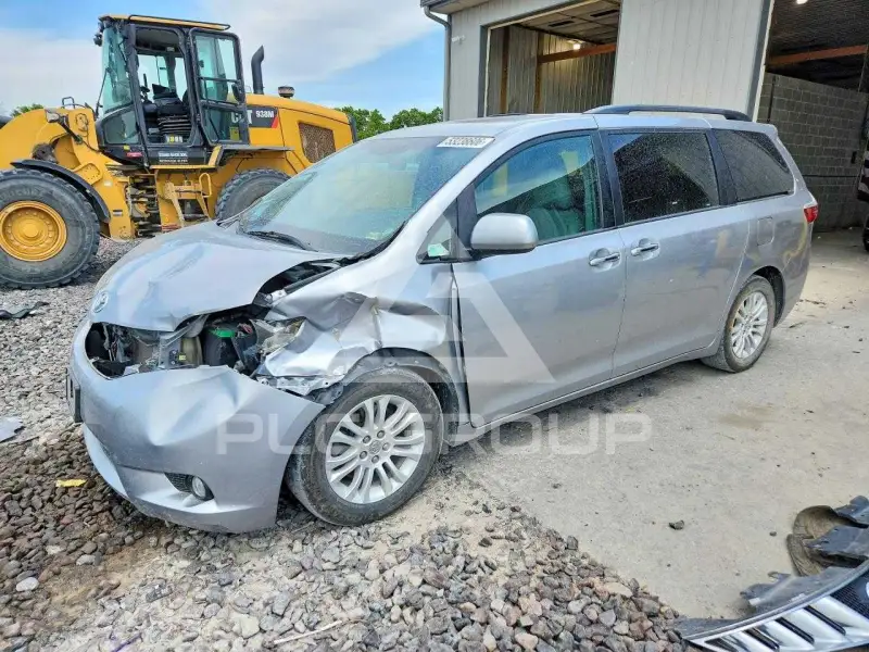 2015 Toyota SIENNA фото