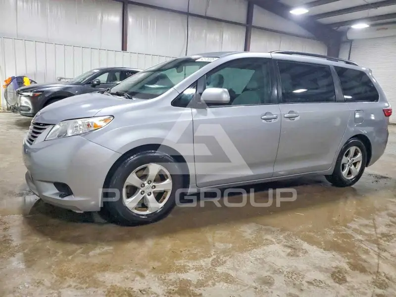 2015 Toyota SIENNA фото