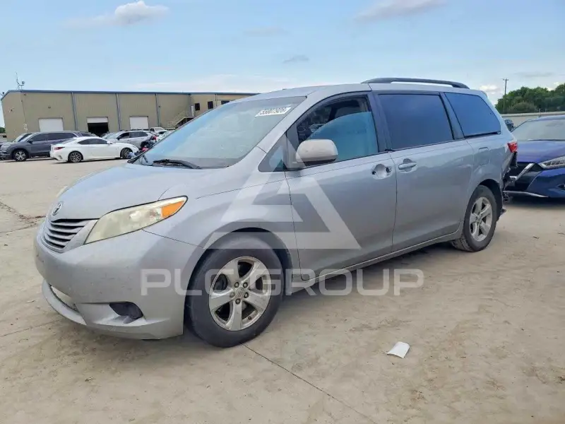 2015 Toyota SIENNA фото