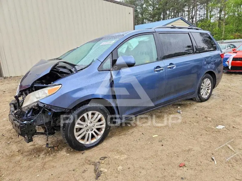 2015 Toyota SIENNA фото