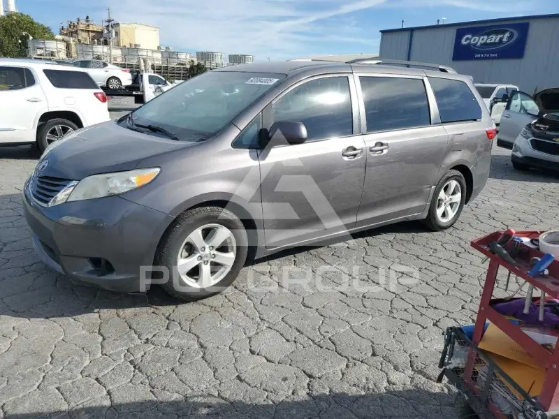 2015 Toyota SIENNA фото