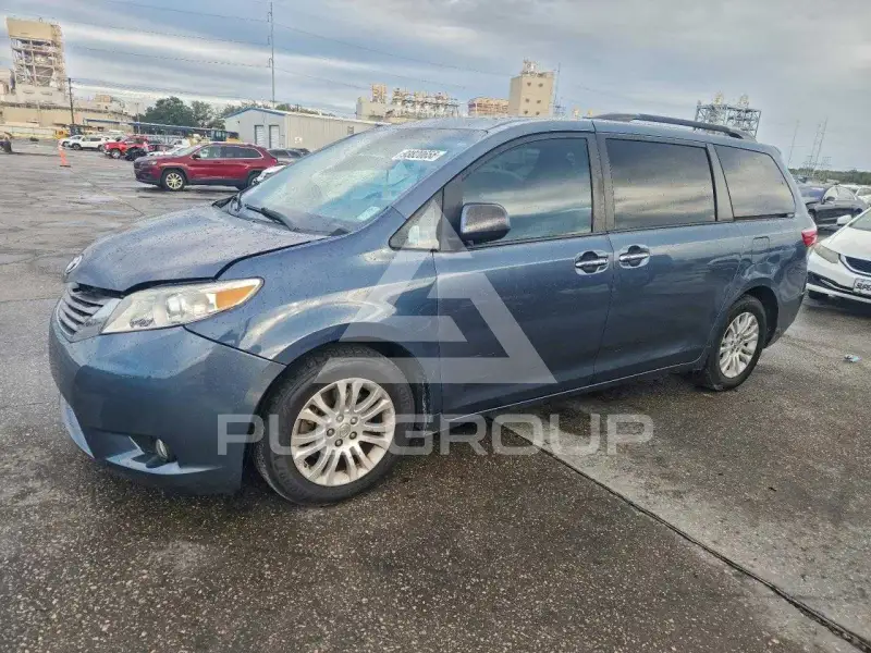 2015 Toyota SIENNA photo