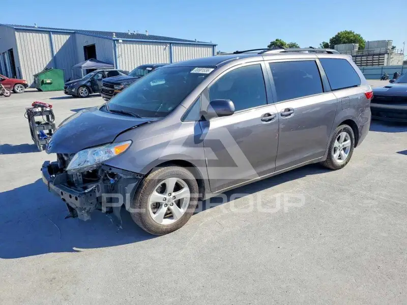 2015 Toyota SIENNA фото