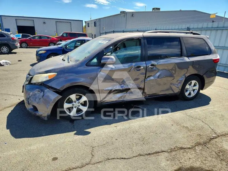 2015 Toyota SIENNA фото