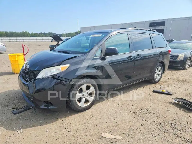 2015 Toyota SIENNA photo