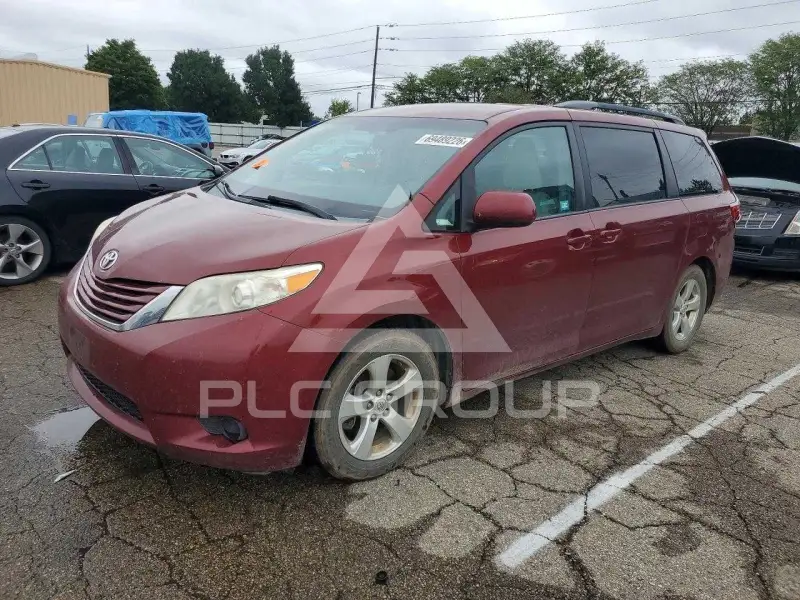 2015 Toyota SIENNA photo