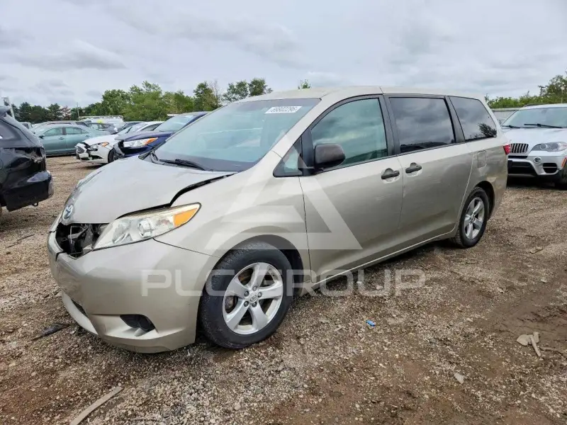 2015 Toyota SIENNA photo