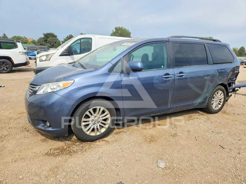 2015 Toyota SIENNA фото