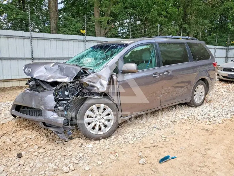 2015 Toyota SIENNA фото