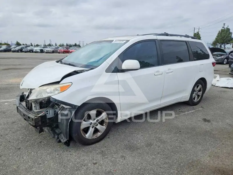 2015 Toyota SIENNA фото