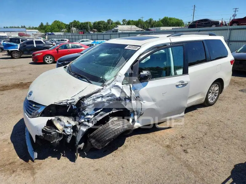 2015 Toyota SIENNA photo