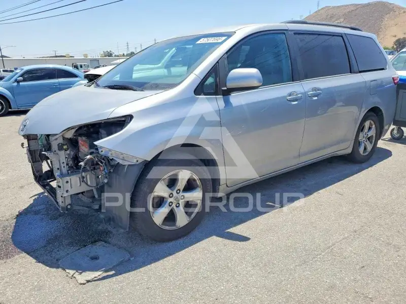 2015 Toyota SIENNA фото