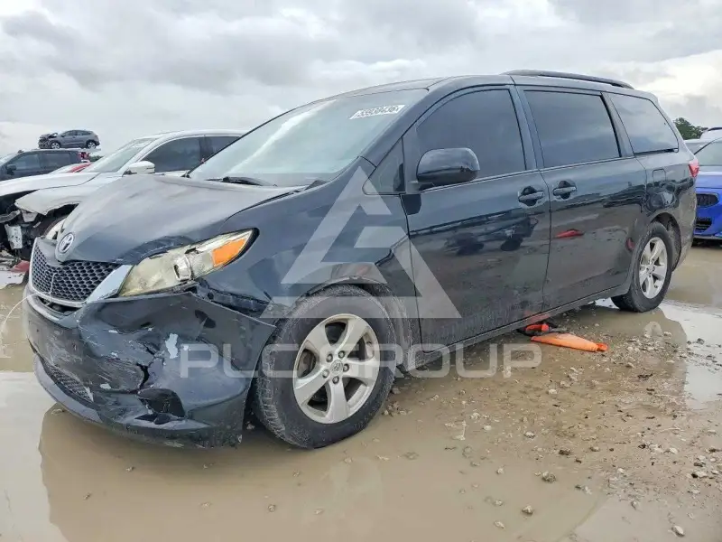 2015 Toyota SIENNA photo