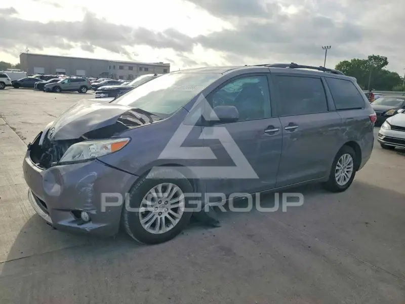 2015 Toyota SIENNA photo