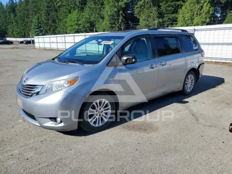 2015 Toyota SIENNA photo