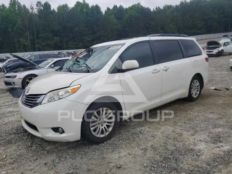 2015 Toyota SIENNA photo