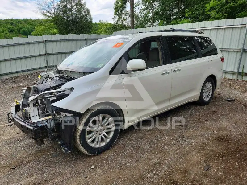 2015 Toyota SIENNA фото