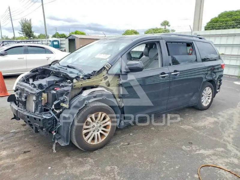 2015 Toyota SIENNA фото