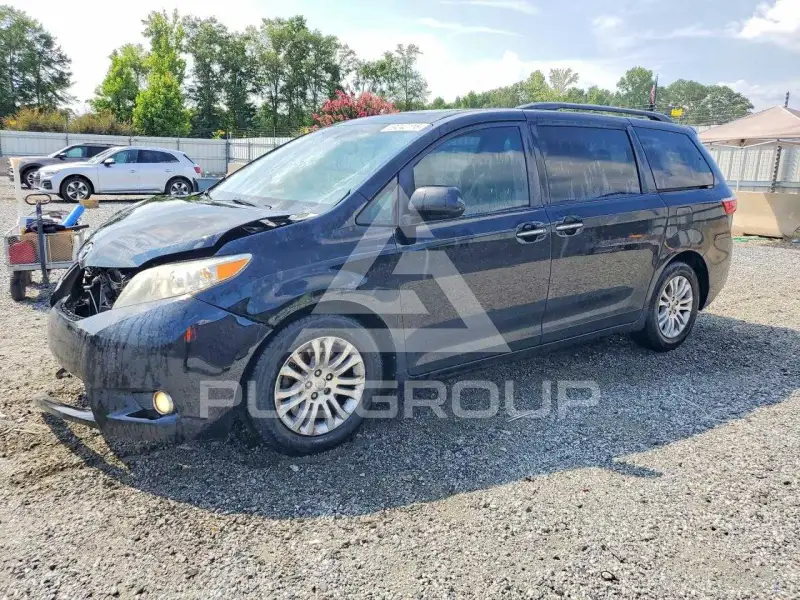 2015 Toyota SIENNA photo