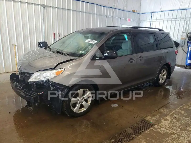 2015 Toyota SIENNA photo