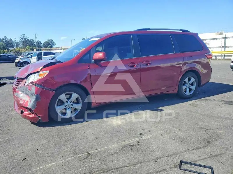 2015 Toyota SIENNA photo