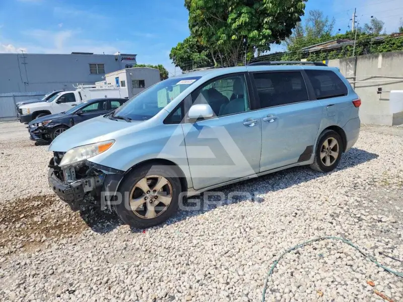 2015 Toyota SIENNA фото