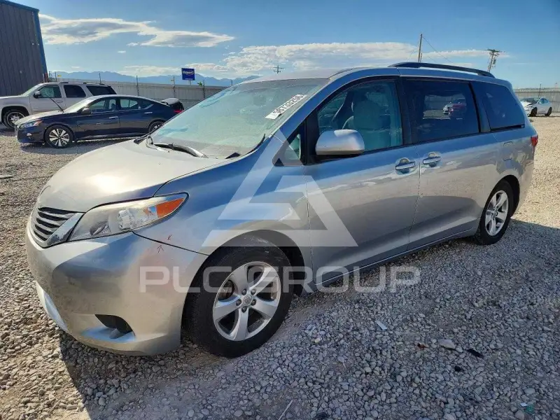 2015 Toyota SIENNA фото