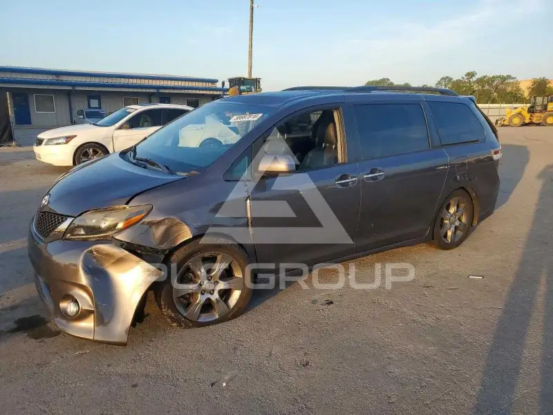 2015 Toyota SIENNA photo