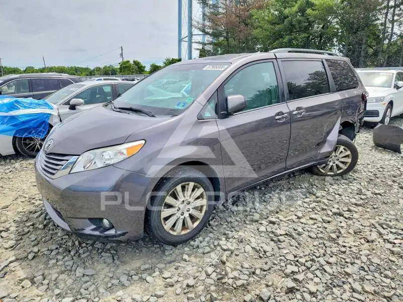 2015 Toyota SIENNA фото