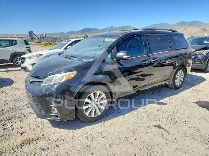 2015 Toyota SIENNA photo