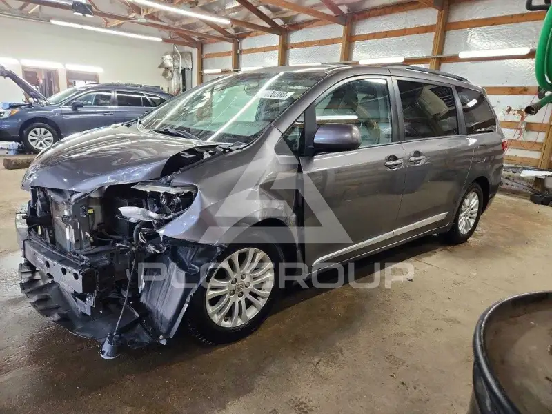 2015 Toyota SIENNA фото