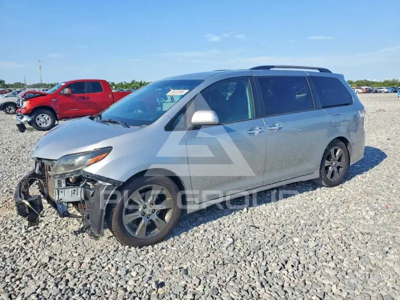 2015 Toyota SIENNA фото
