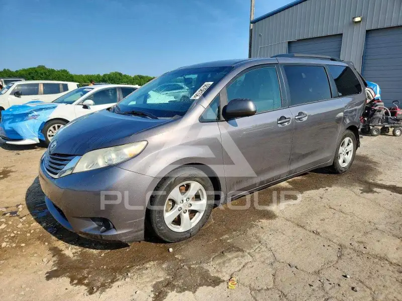 2015 Toyota SIENNA фото