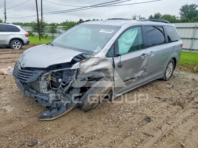 2015 Toyota SIENNA photo