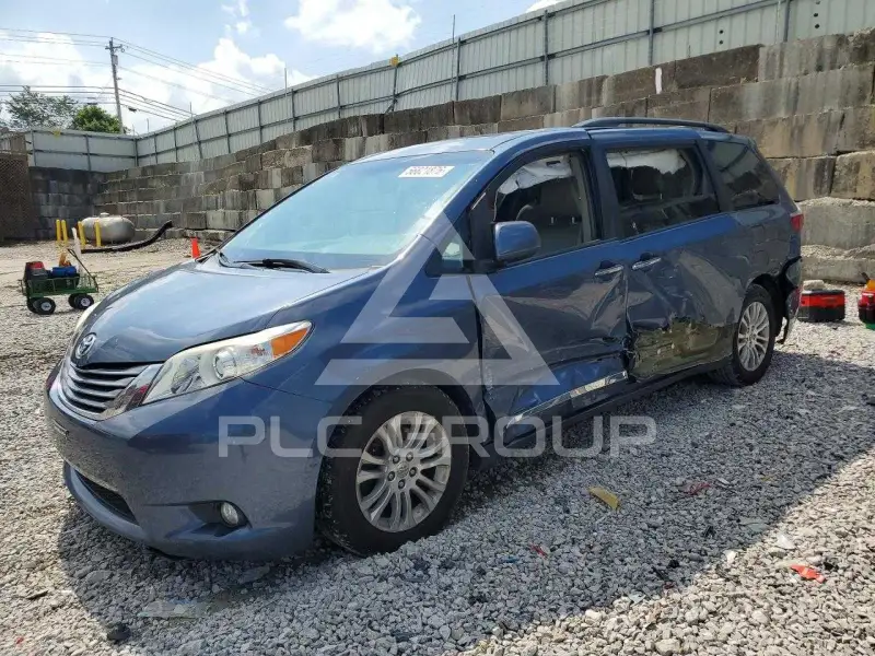 2015 Toyota SIENNA photo