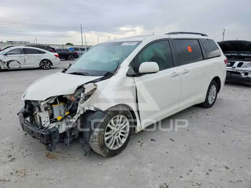 2015 Toyota SIENNA фото