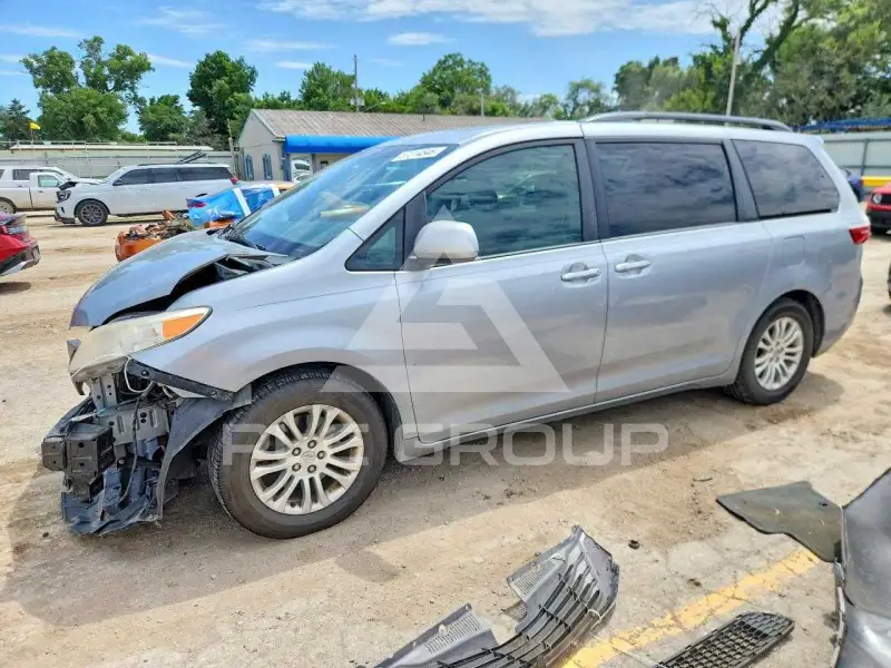2015 Toyota SIENNA фото
