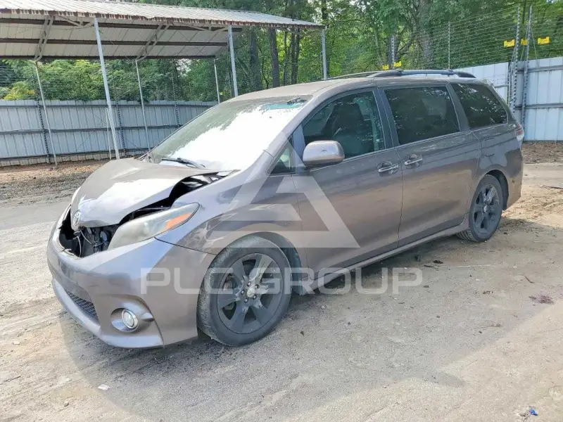 2015 Toyota SIENNA photo