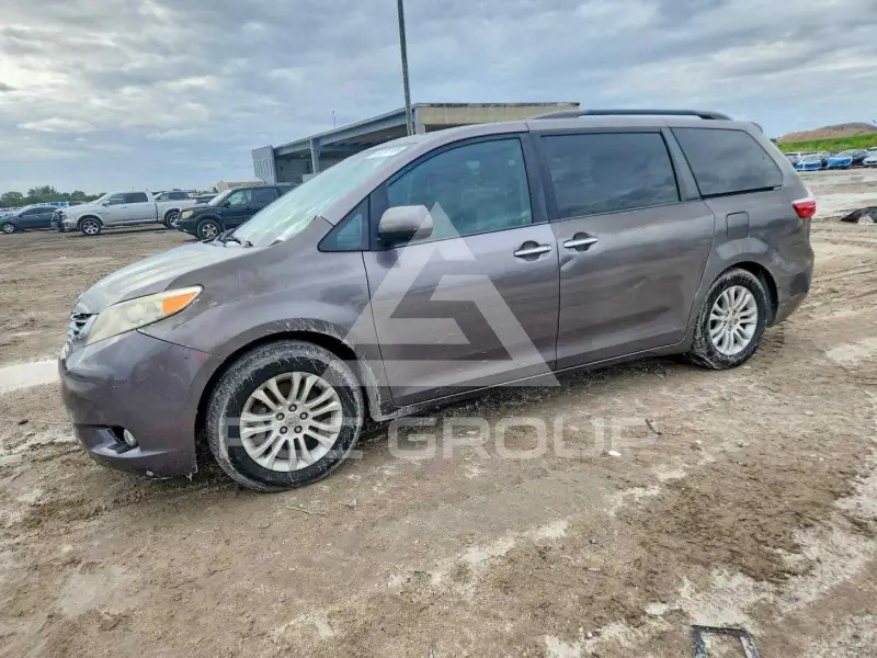 2015 Toyota SIENNA фото
